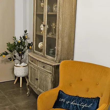 Lemon Tree House Λάρνακα